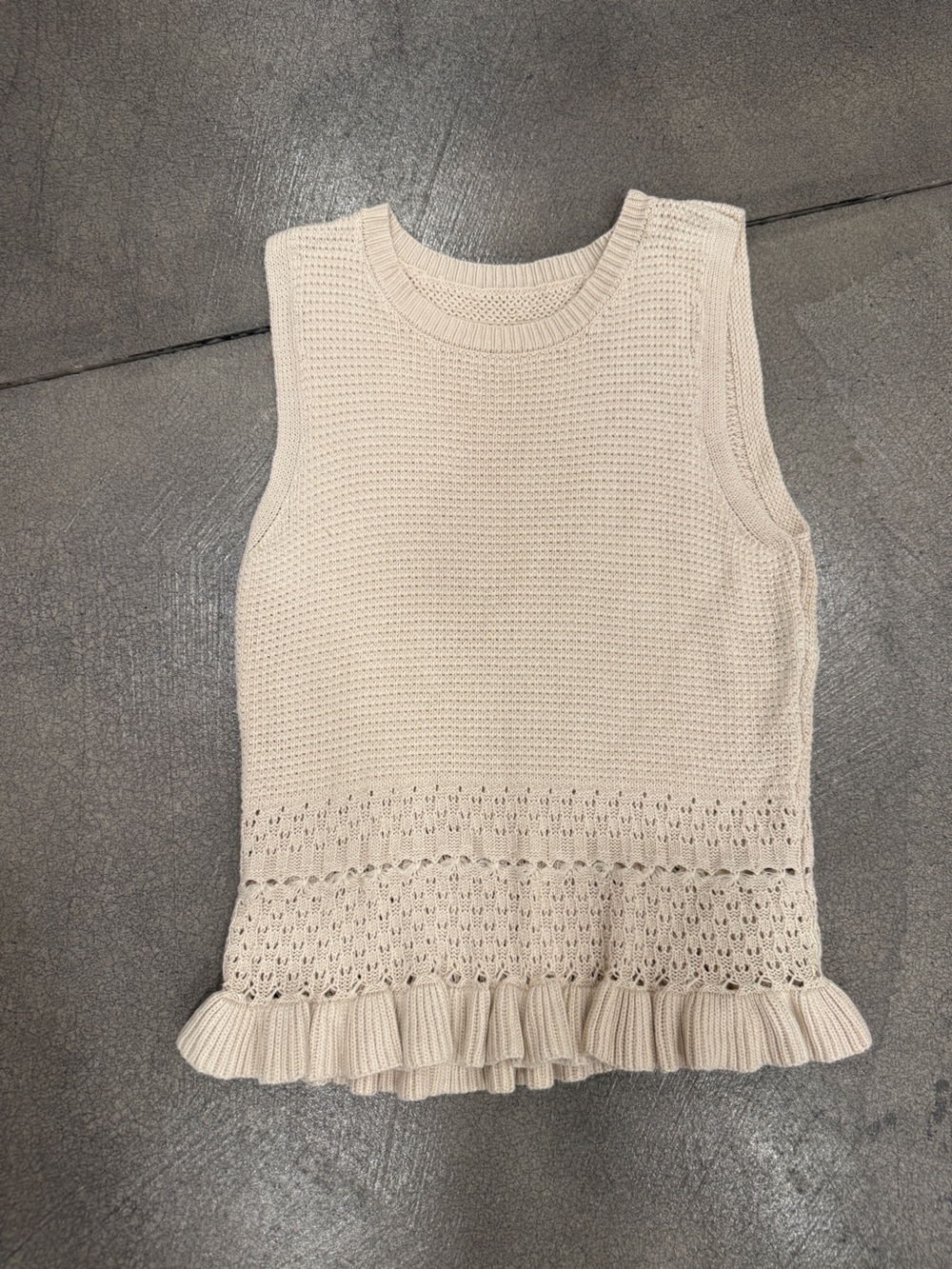 Source Unknown Cream Knit Sleeveless Sweater with Lace Hem